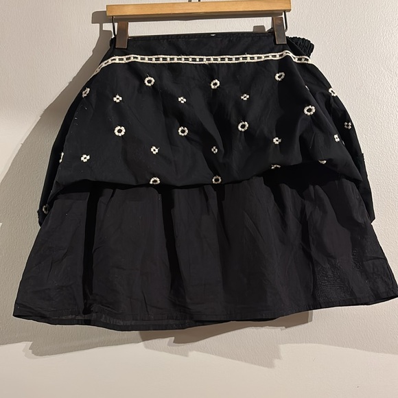 Adorable skirt 💕 - Picture 2 of 3